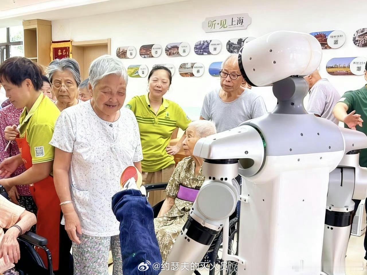 机器人已在养老院承担实际工作我个人觉得，在某些领域，将来机器人完全取代人工是必然