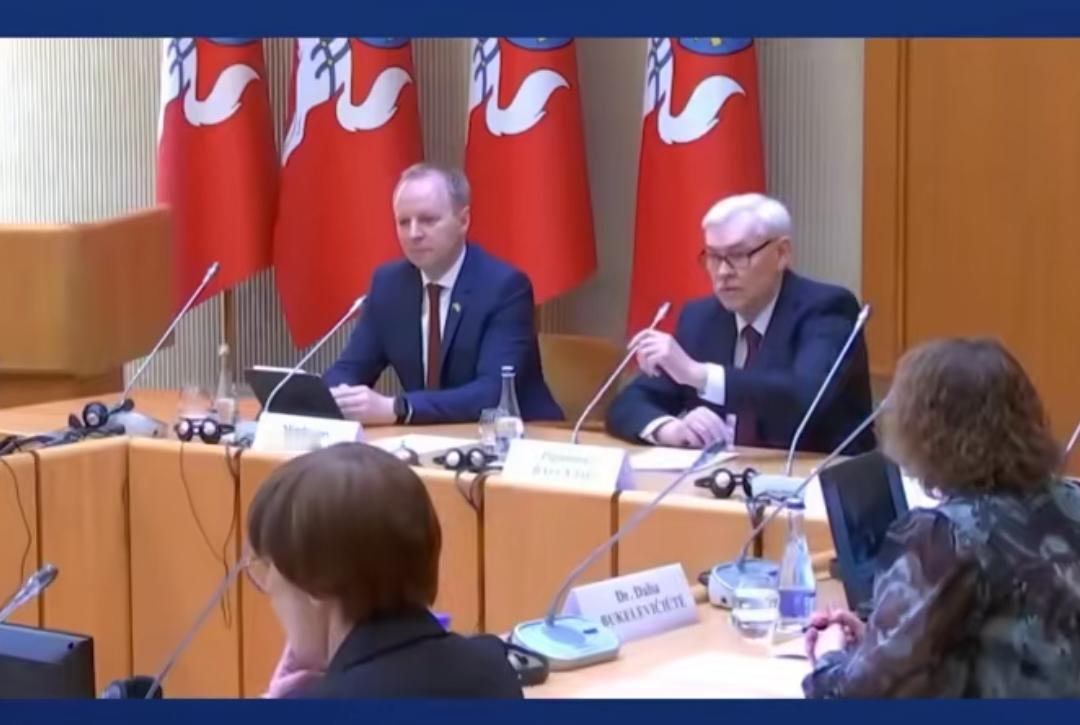 时间拉回到2021年，这一年欧洲小国立陶宛简直疯魔了。全国人民都狂热起来，立陶宛