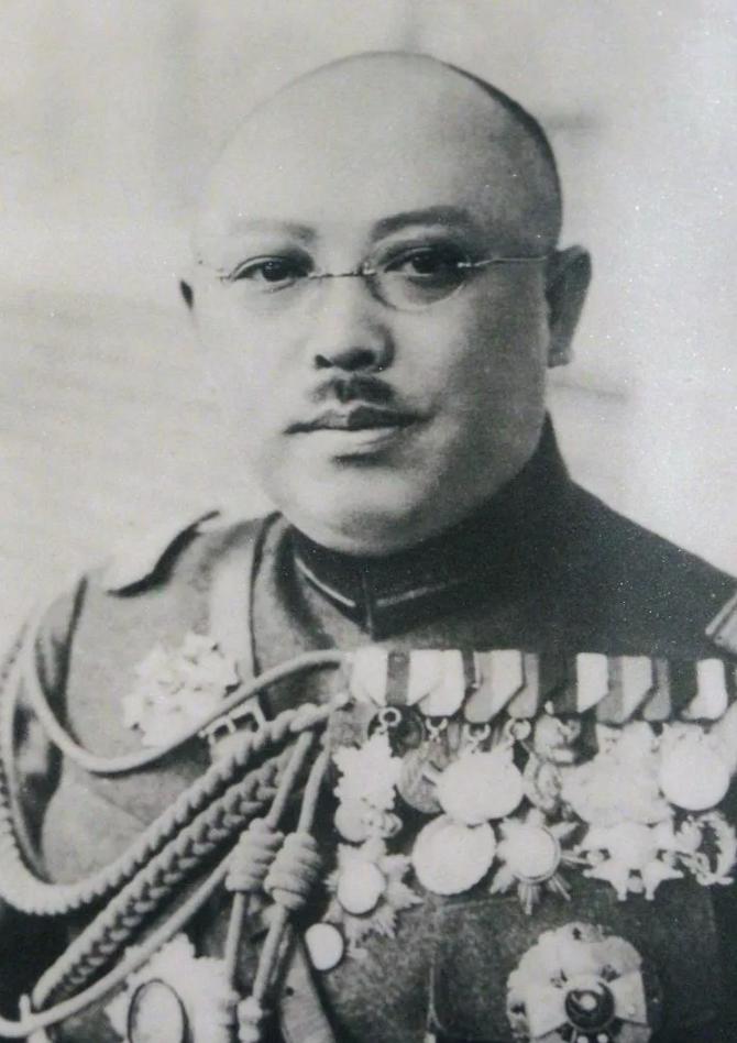 1918年，美女人妻钱秀芬，应邀前往唐继尧家中打麻将，谁知，唐继尧竟当着众妻妾的