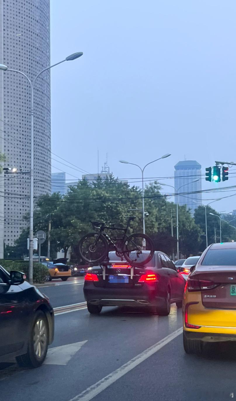 想问一下，这违法吗？ ​​​