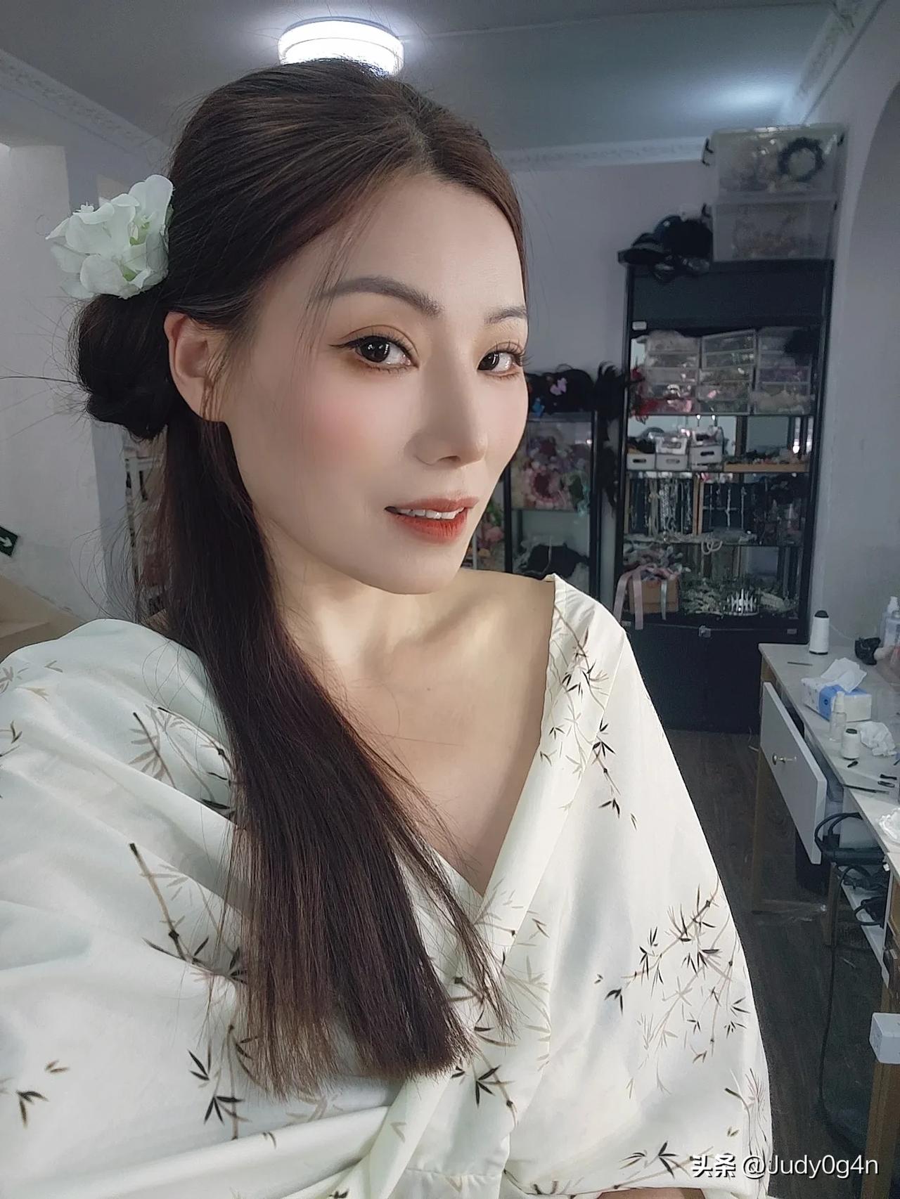化妆造型拍照，我也可以美美哒！氛围感妆容打造 温柔系新中式造型 化妆造型分享