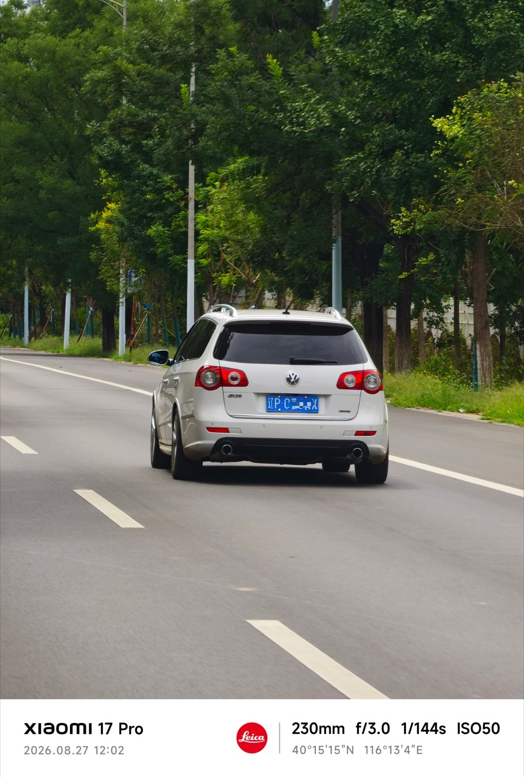 每次在路上遇见R36 都忍不住想拍一张想想当年店里那台红色的就该自己留下[捂嘴哭