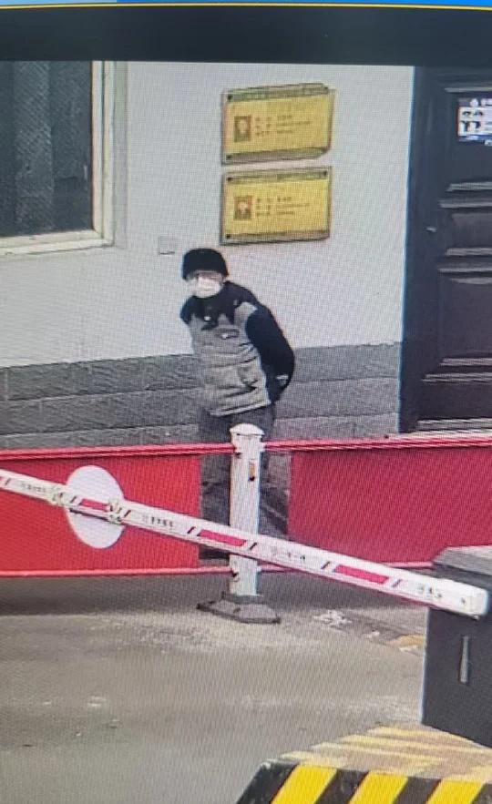 别划走了帮帮她回家吧！
声明一下是帮忙转发的
家里老人走失！！
4号晚上从体育村