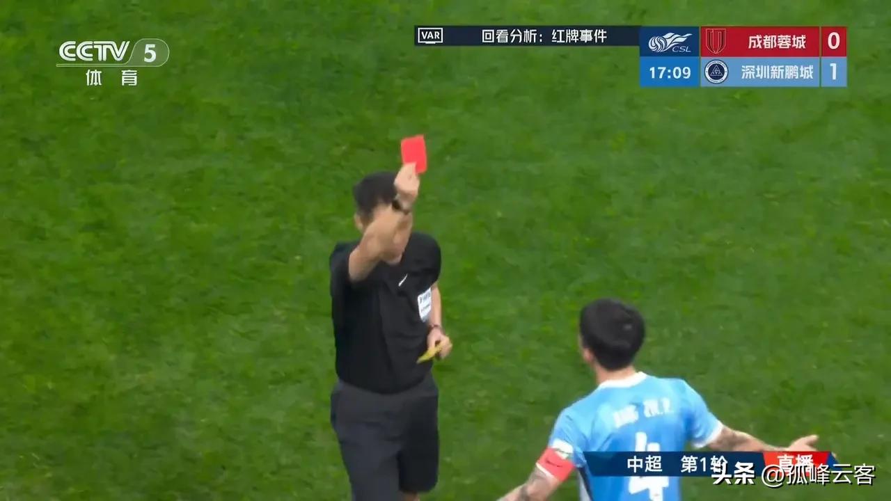 姜至鹏肘击席尔瓦染红备受争议，王迪判罚尺度过大让比赛早早失去平衡！
参考历届中超