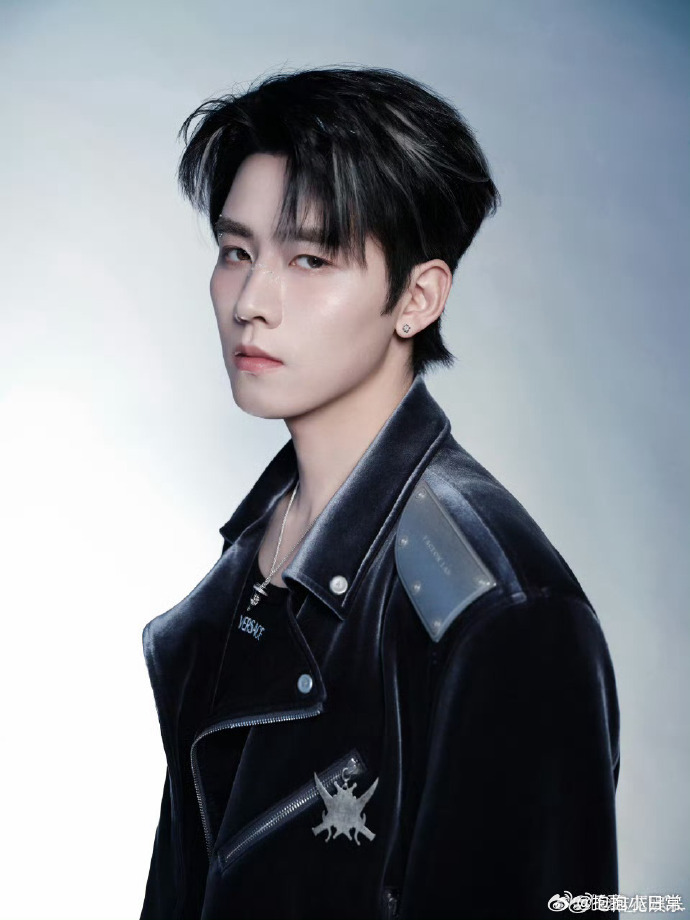 任豪这个舞台我给到夯任豪舞台夯爆了任豪舞台杀疯了！剧里《逐玉》圈粉无数，舞台上爱