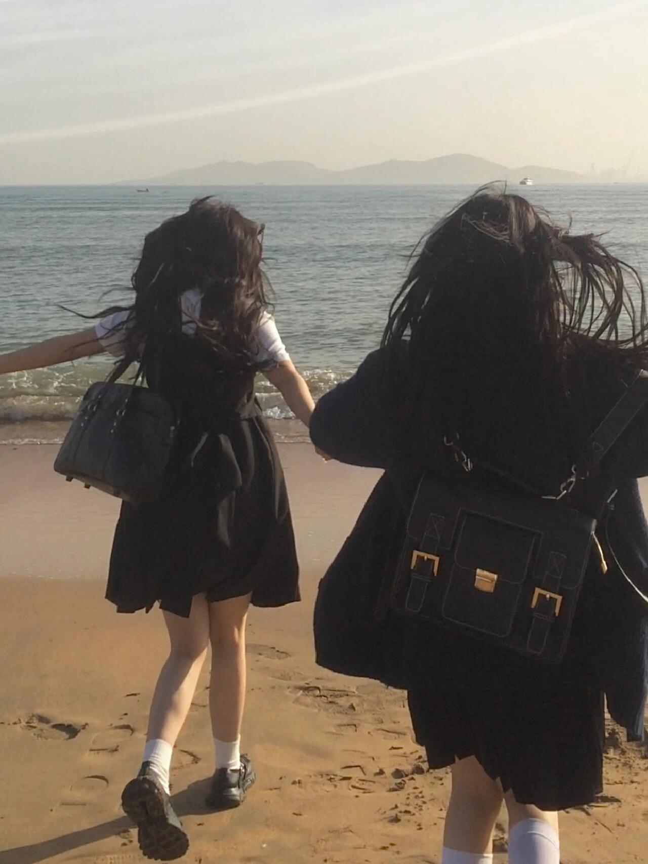 存一些双人海边拍照姿势 👭 ​​​