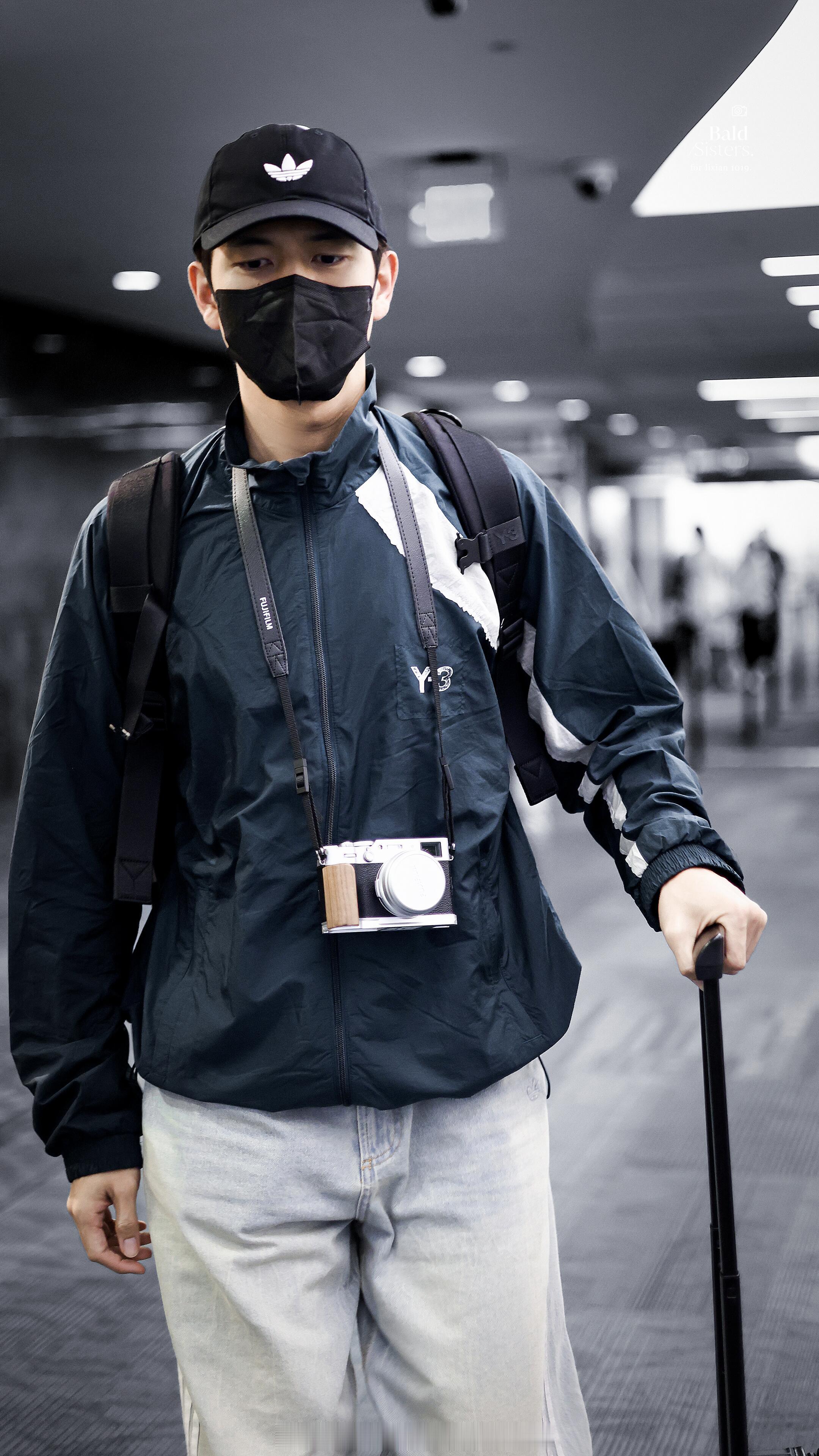 李现亚特兰大机场图，休闲帅气魅力十足！！