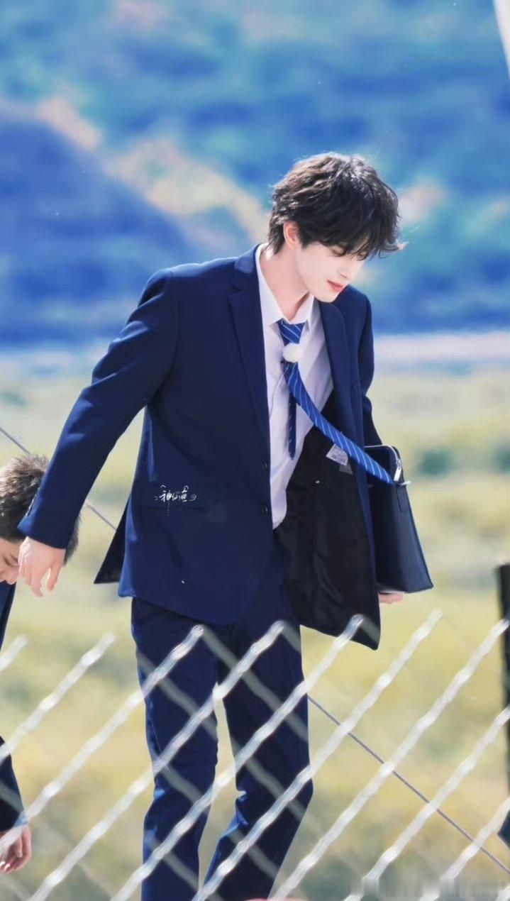 网传田栩宁有望出演敖瑞鹏《不二之臣》的男三啦！不管了有帅哥就期待