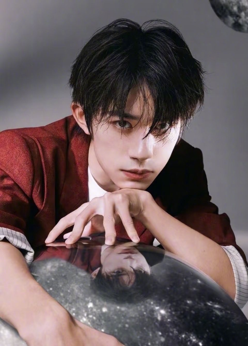 易烊千玺文淇 经纪人 易烊千玺后援会维权 有一说一，咖位再大的艺人也需要经纪人，