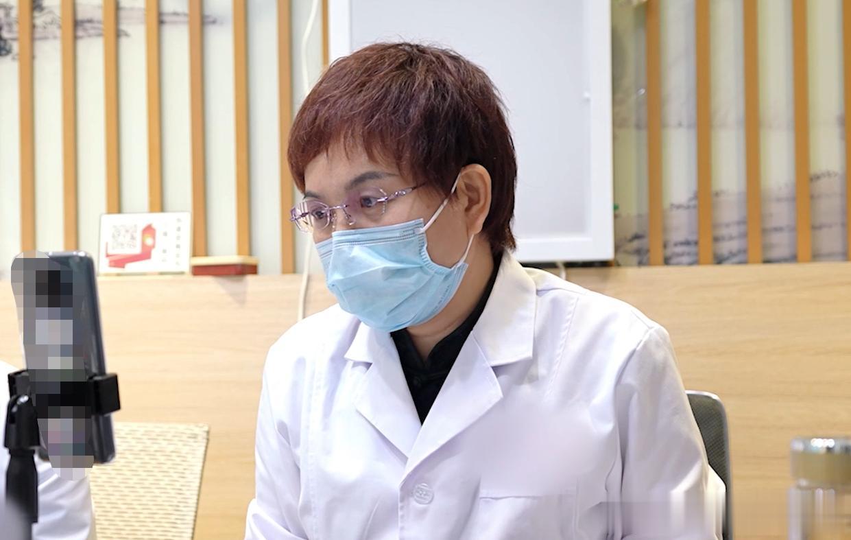 家长提问，经常喝豆浆会X早熟吗？
 
前段时间我线上看诊了一个早熟的女孩，10岁