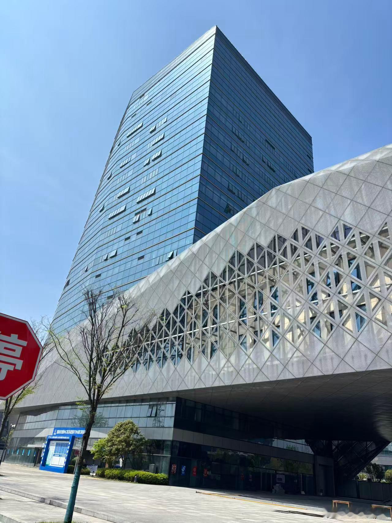 别人假期出游我们岗位实干，浙江龙游图文广电全套弱电智能化安装调试，假日深耕精工落