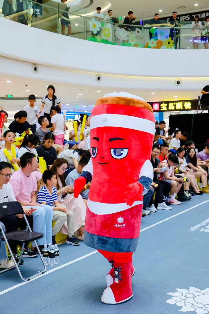 这张悬念满满的剪影预热海报来了，大家不妨一起猜一猜，即将登场的云南白药梦想助力官
