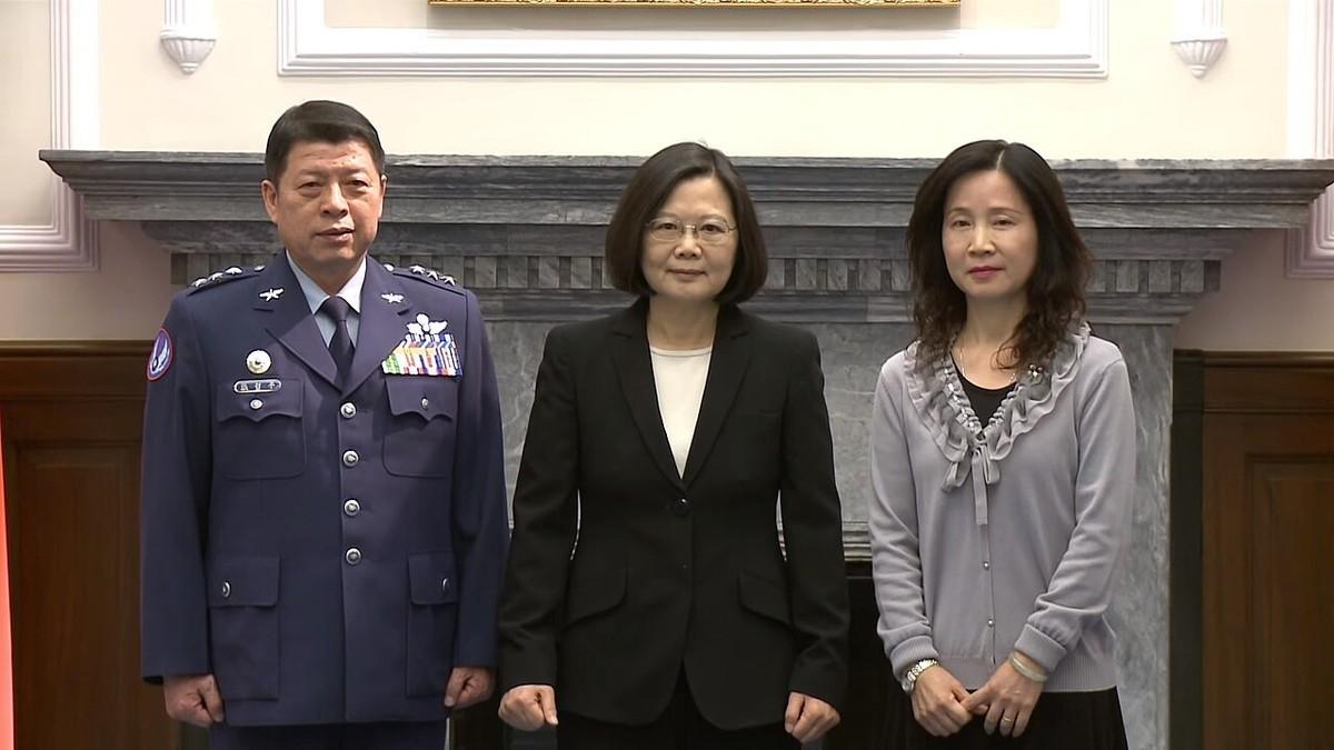不能再抱幻想了！台湾即便愿意和平统一，也不可能允许解放军驻军。台湾问题始终牵动中