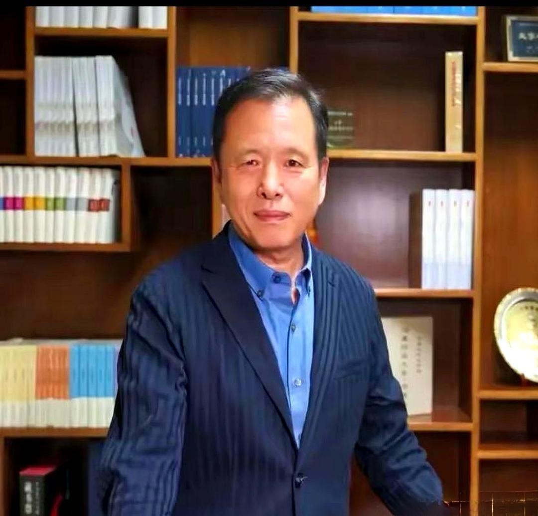 看透贾浅浅事件真相：从来不是诗太差，是文坛人情规则太荒诞

贾浅浅风波里一个绕不