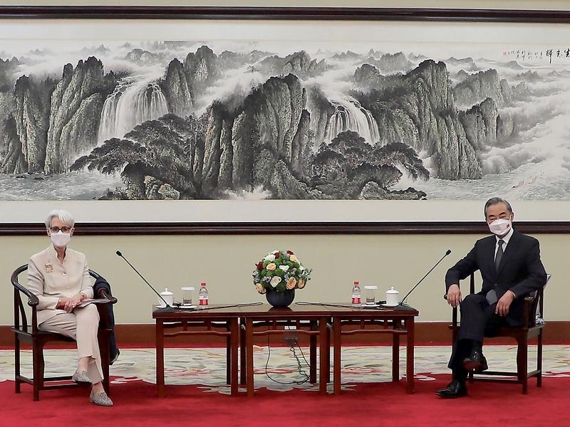 、美国高官鲁比奥访华后发声
 
美国高官访华一趟，一番表态，撕开了美国政坛的真实