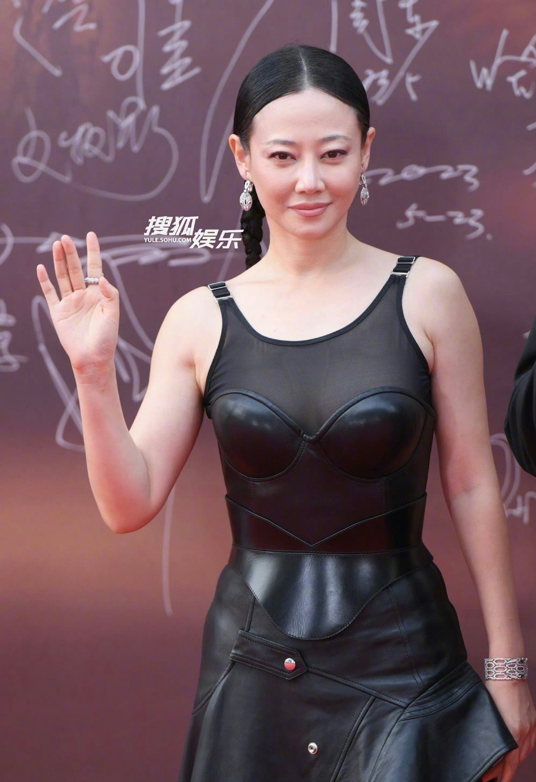 谭卓[心][心]衣品还是不错的 ​​​