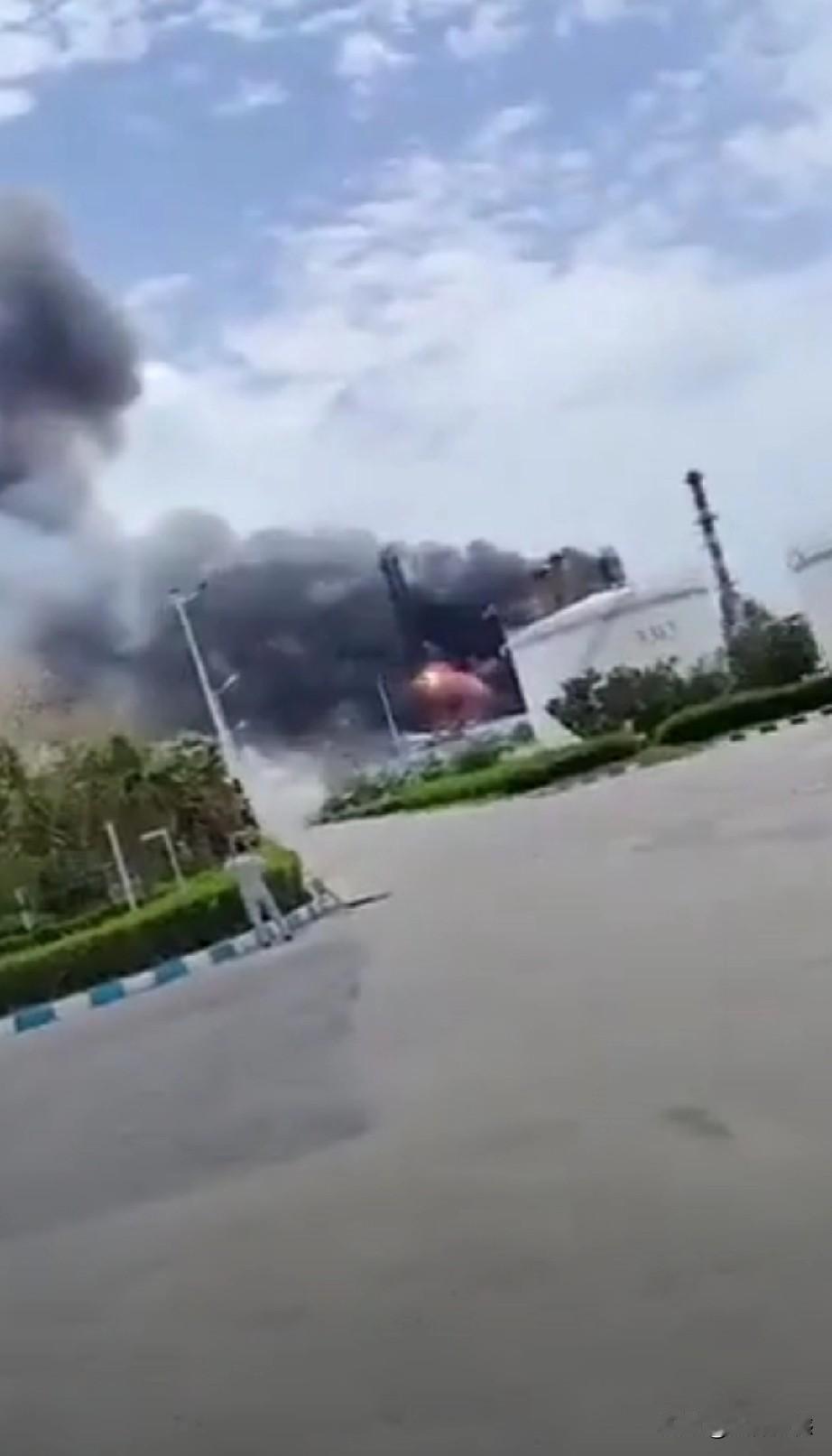 中东这块，说好先不打了，怎么又打了？刚宣布停火没几个小时，伊朗炼油厂就接连被炸，