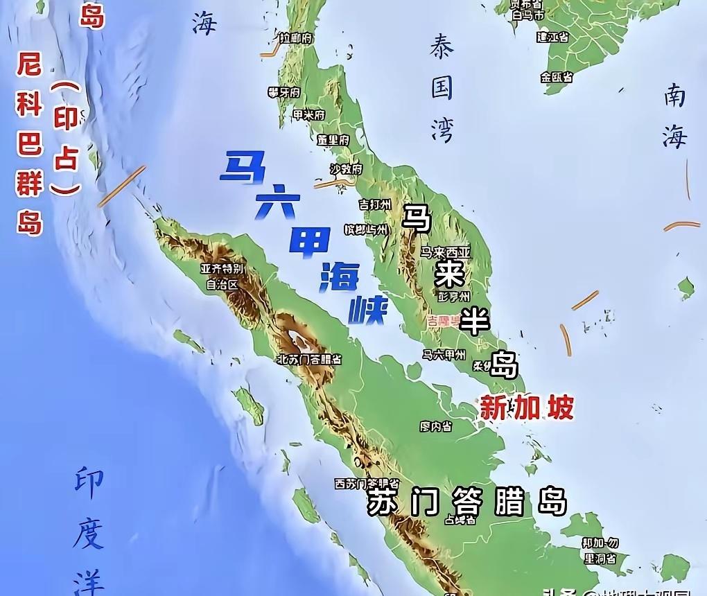 新加坡能成为发达国家，地理位置只是一个次要因素，因为马六甲海峡那么长，为啥只有新
