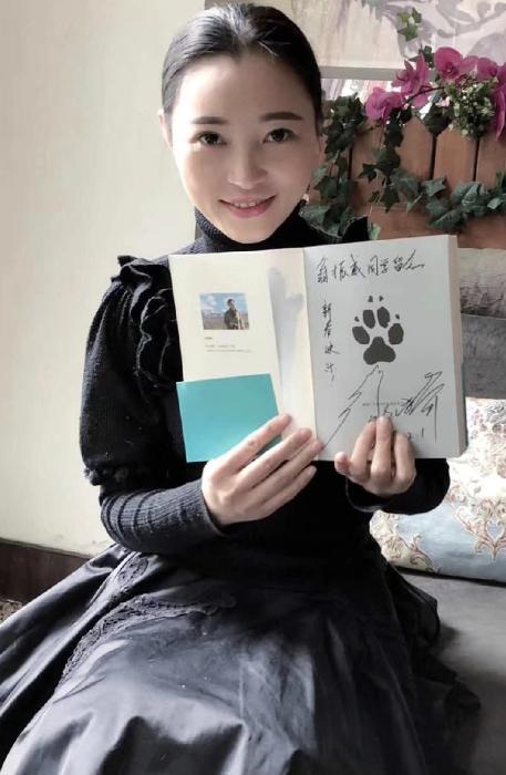 格林能活到11岁，全靠李微漪和亦风托举。
每年两人联系朋友众筹一笔钱给牧民，
用