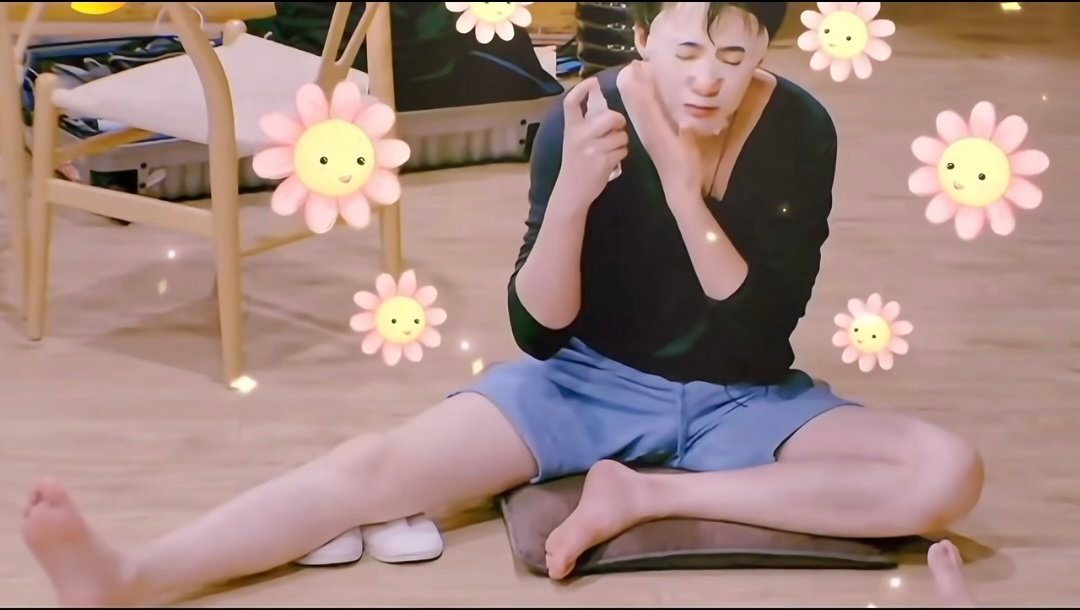 复习第一次看他敷面膜的时候
