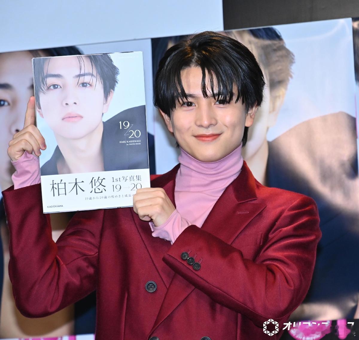 柏木悠（超特急）出席了首部写真集《19→20》发售纪念活动和记者见面会！ 
