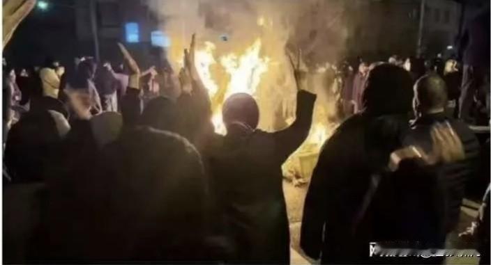 英媒披露:伊朗这次平息暴乱，超1.65万人死亡，33万多人受伤，数万人眼睛失明！