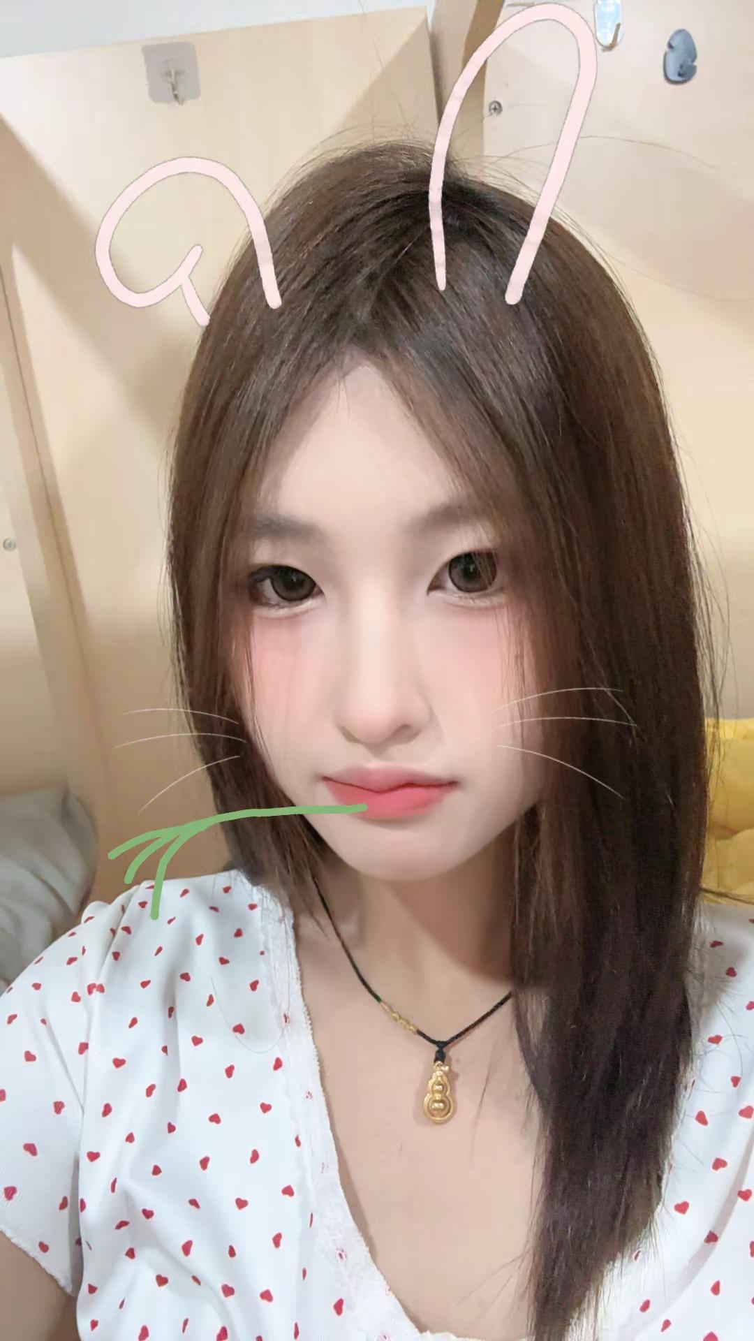 我们之间的距离正好 在往前一步 你会发现我的瑕疵 往后一步 你又会错过我的美好