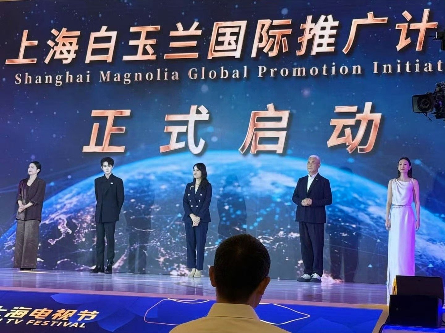 童瑶以评委身份出席白玉兰 童瑶解锁白玉兰新成就！从塑造经典到评审佳作，她带着扎实