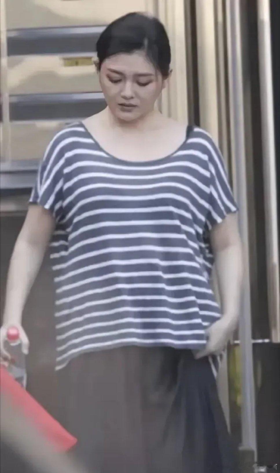 真的好心疼大S的处境！中国台湾民众也嫌弃、厌烦大S了一个湾湾女主播说，大S这样不