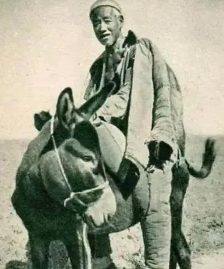 1943年，一名53岁老农参加了八路军，第一次上战场就惊掉了众人的下巴：他竟然通