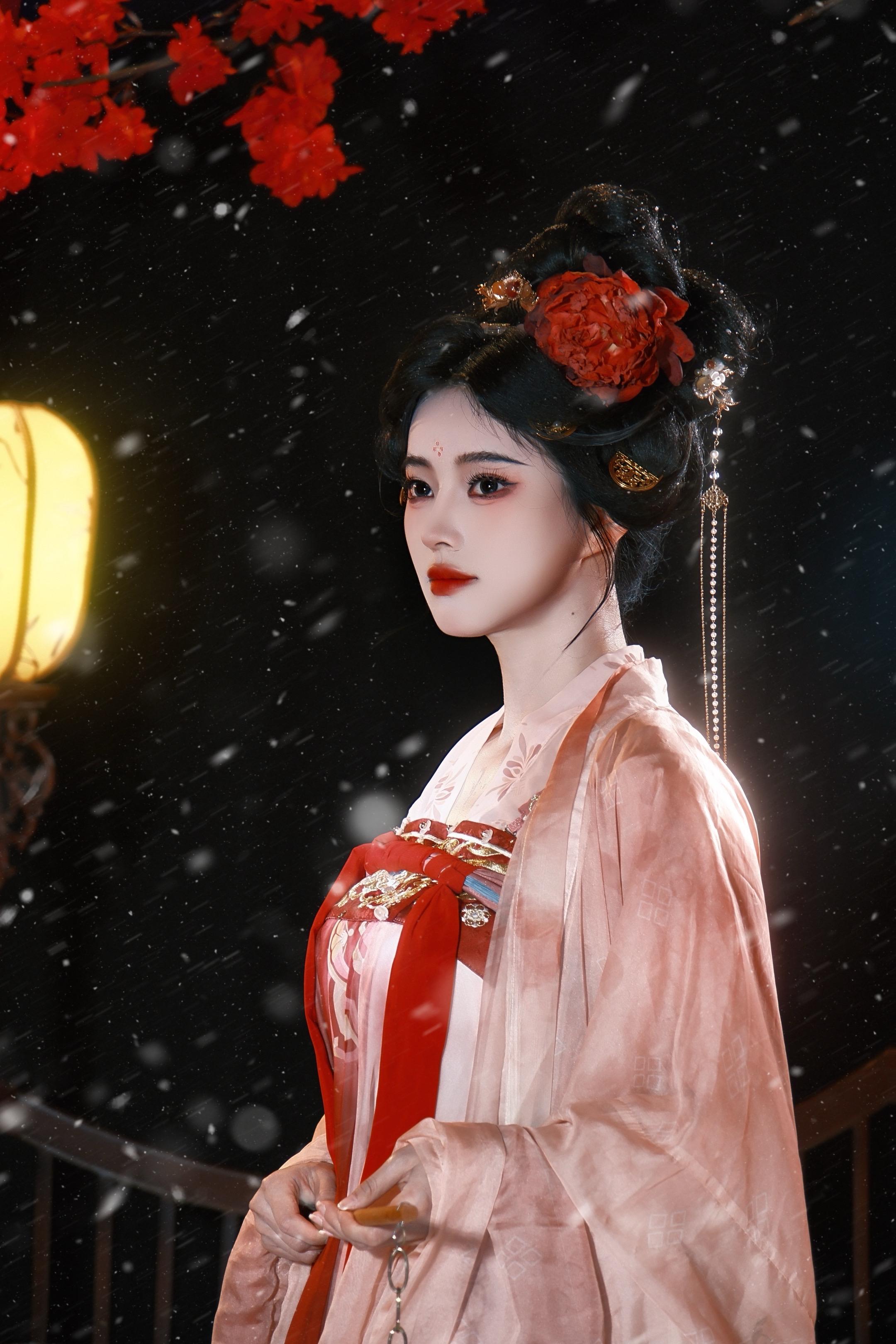 我的名字叫露芜衣。