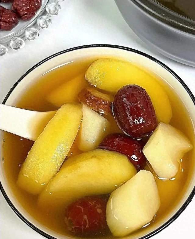 秋冬天天煮苹果！搭配3种家常食材，养脾胃稳睡眠气色好