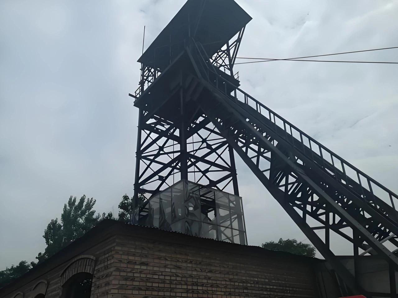 首先说到莫言吃煤块，在任何情况下煤块是吃不下去的，就是说莫言邪教邪说。
井下工人