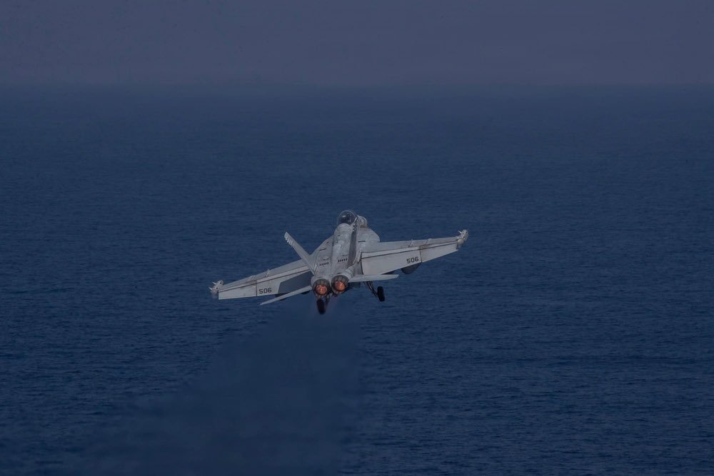 🔻USN放出的林肯号航母CVW-9舰载机联队的最新照片，林肯号目前正在北阿拉伯