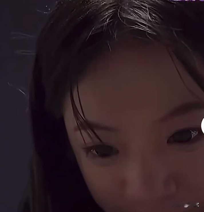 南宁邕江大桥
惊现跳桥自杀现场 
少女在江边一跃而下

近日一位女孩在大桥上面进