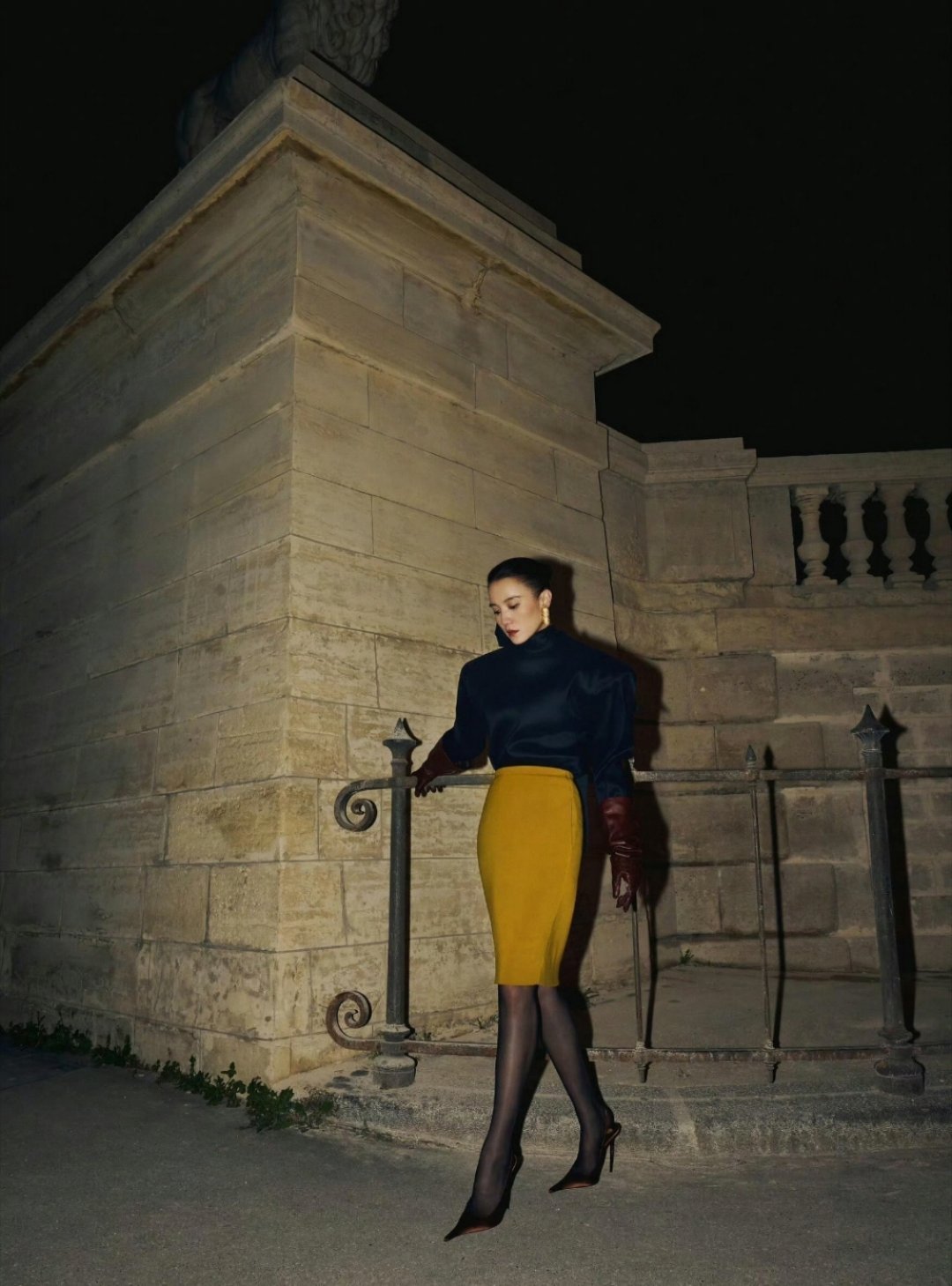 此黑丝非彼黑丝啊，宋佳就是绝，怎么穿都好贵大气！ 