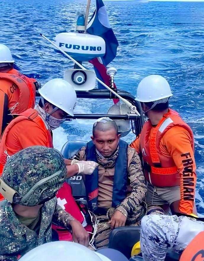 私闯民宅要受惩罚的，中国海警为维护领土主权，被迫对菲律宾入侵者采取最低限度自卫措