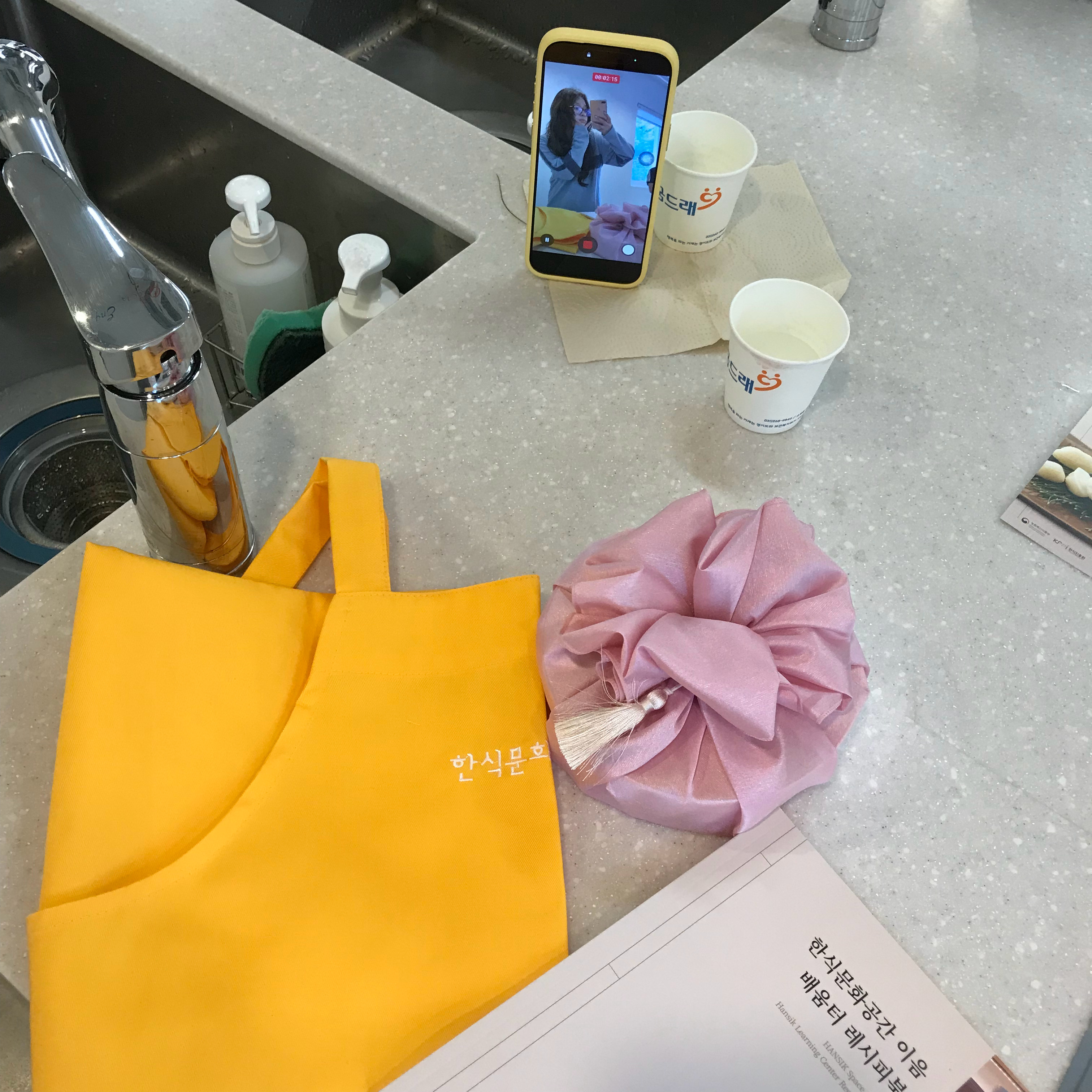 今天学校安排了课外活动！做松糕[你好]糯唧唧！好吃！ ​​​