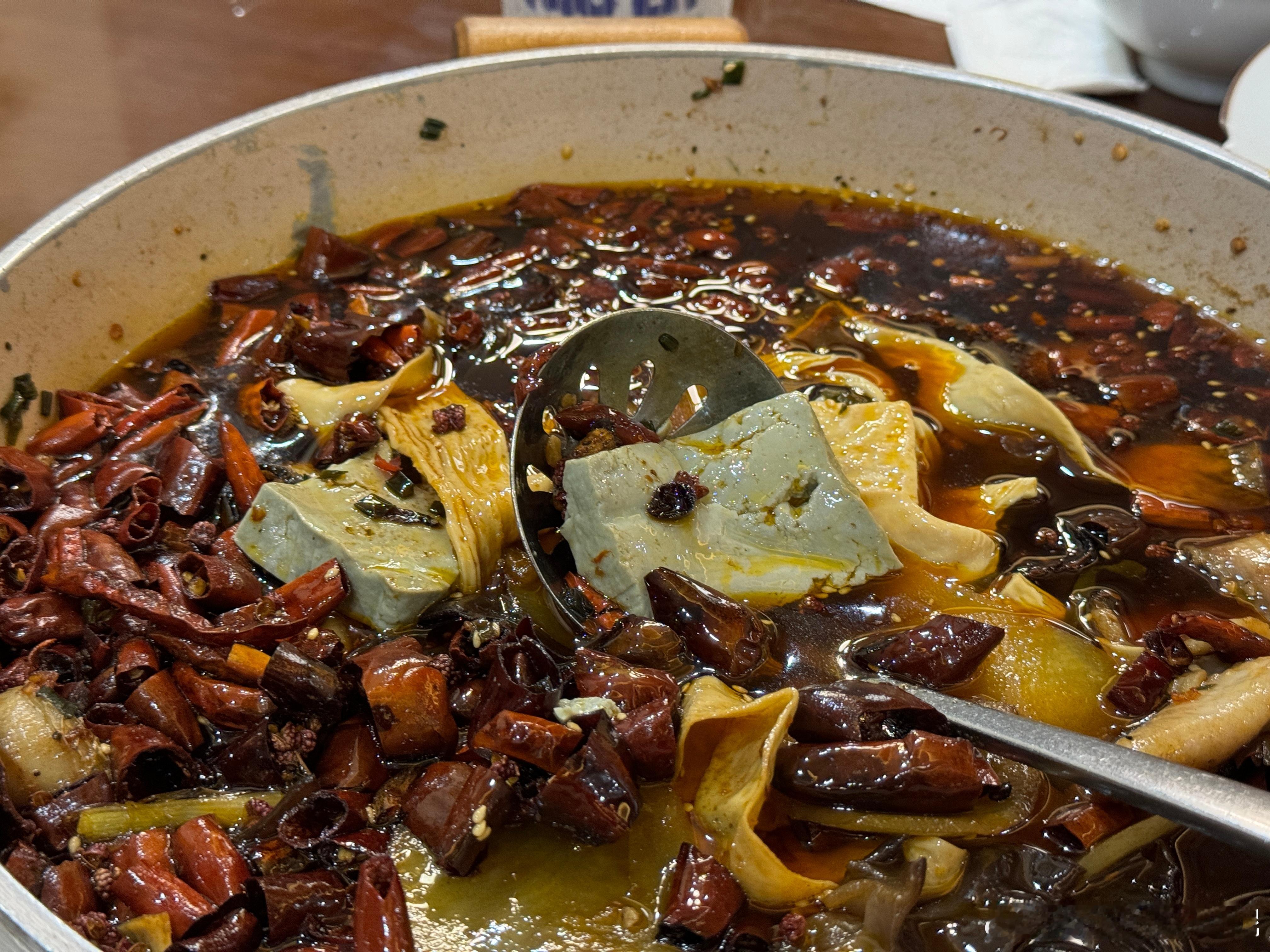 我第一次在水煮鱼里吃到了…臭豆腐……[思考]  ​​​