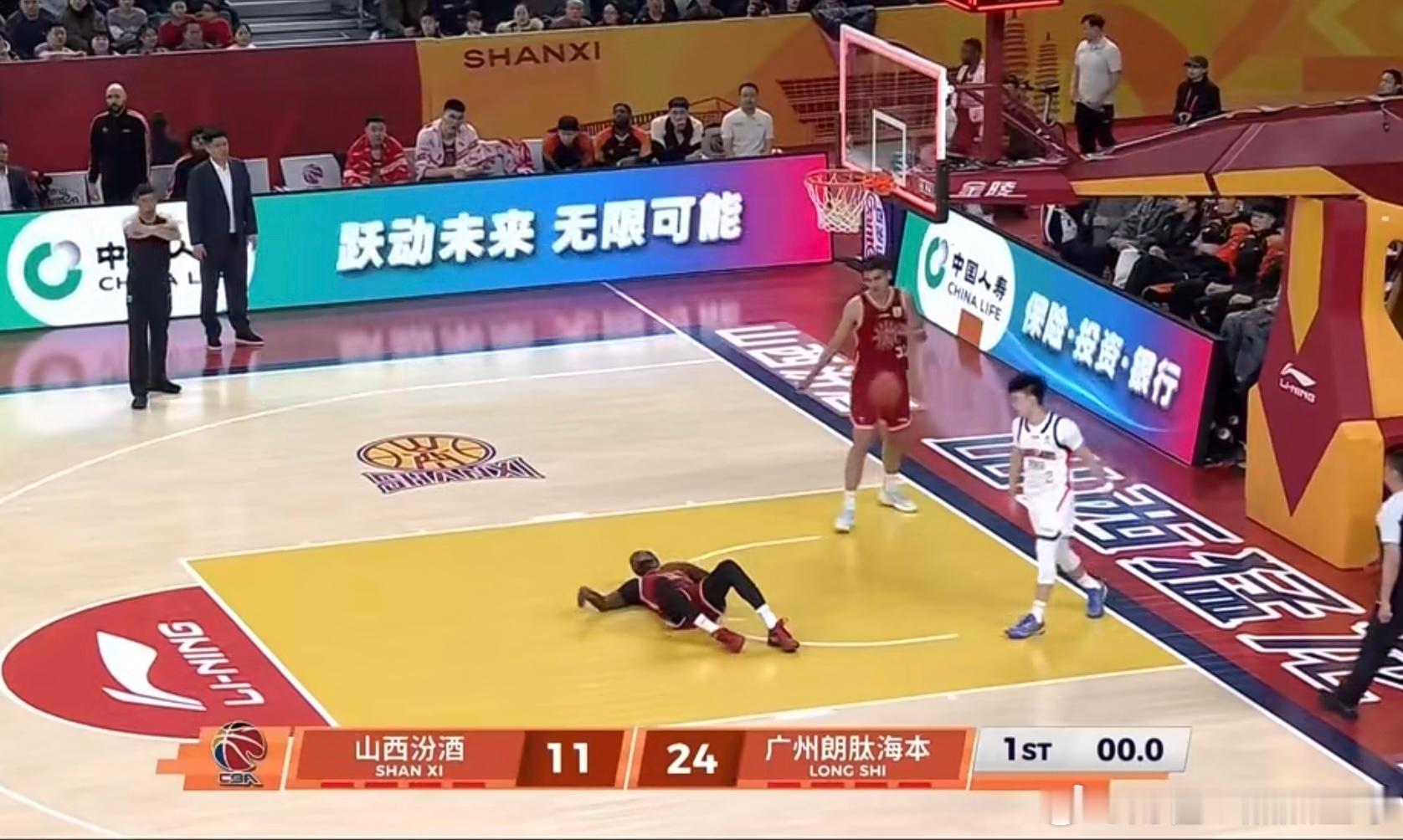 广州男篮今晚第一节可以哦！客场以24比11领先了山西男篮13分！后半节广州男篮打