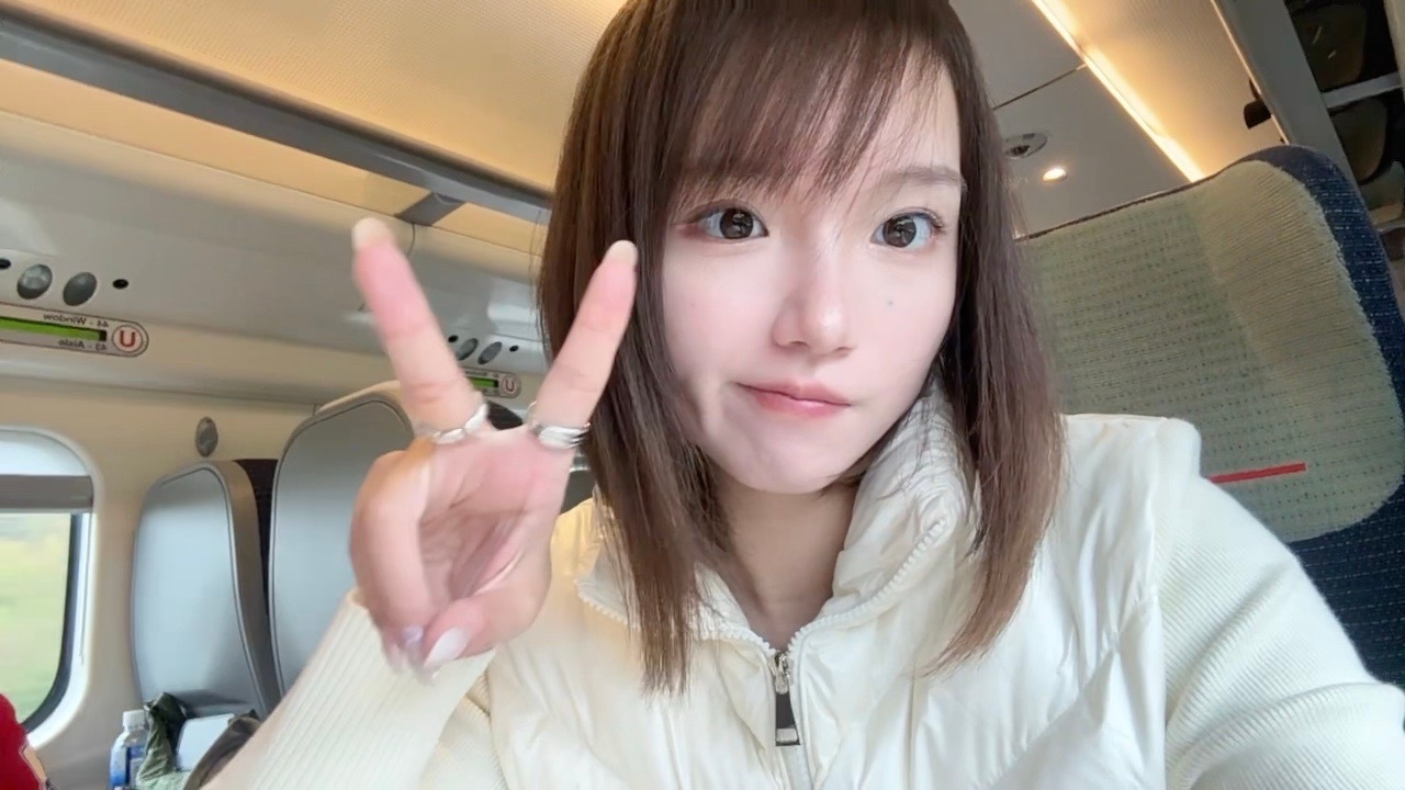 已经坐上去利物浦的火车了，今天早上起床发现本来那班买好的十点多发车的直达火车取消