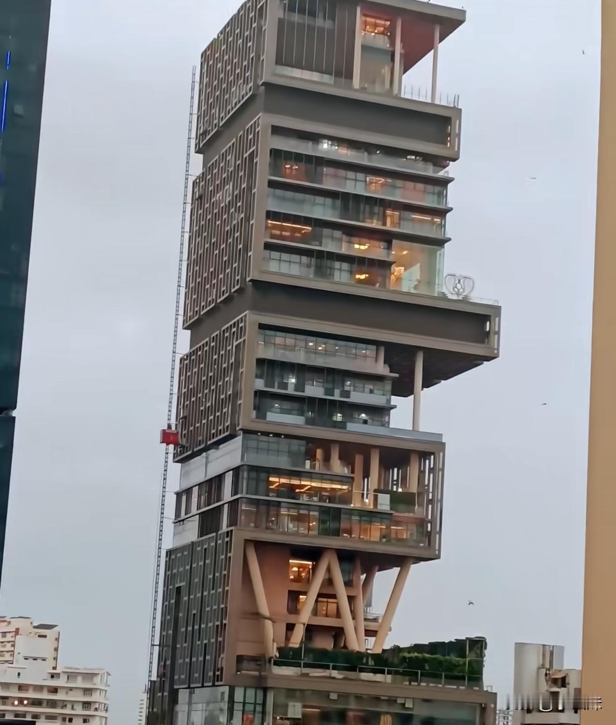 这房子看着好奇怪呀，有人知道是谁的吗？