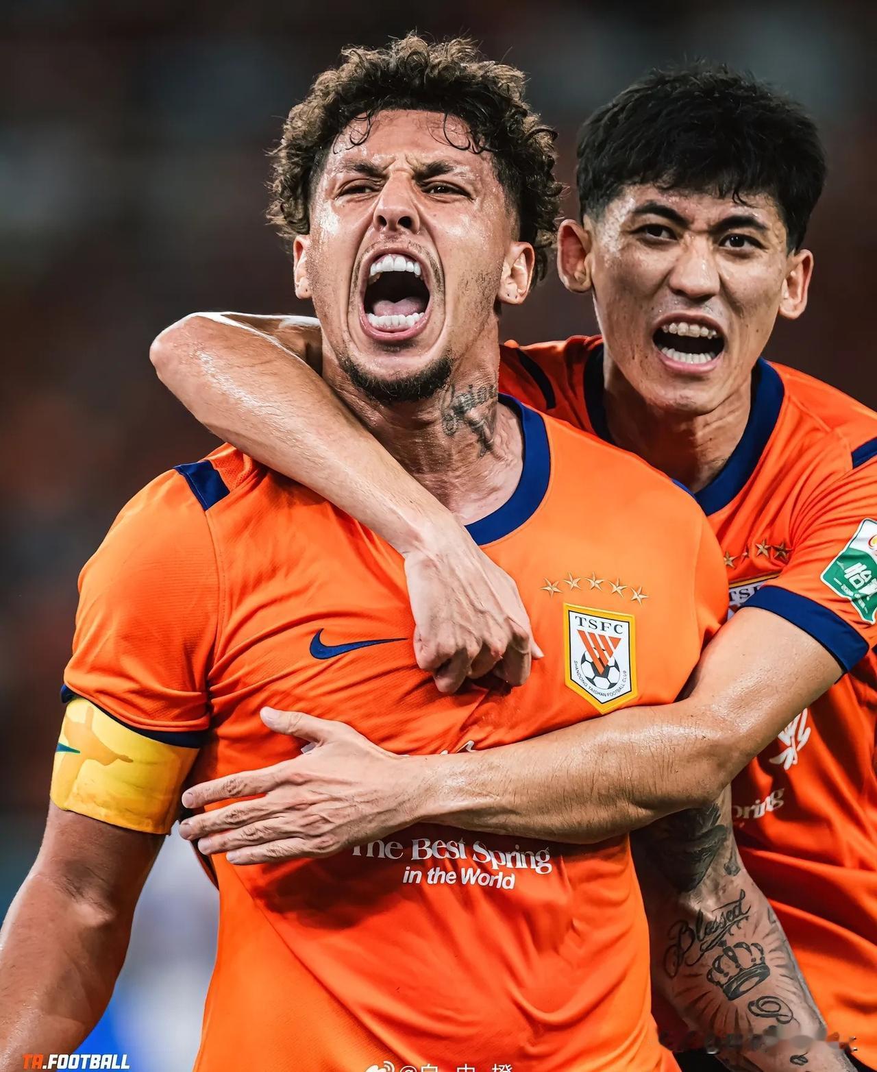 克雷桑更新社媒并配文：We are one 🐉🧡🦸🏾‍♂️山东泰山自由橙