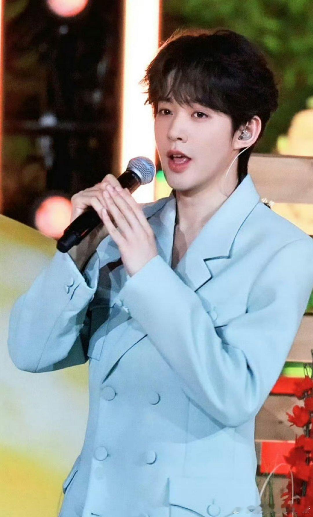 邓为连续两年参与央视五四晚会录制，小甜豆