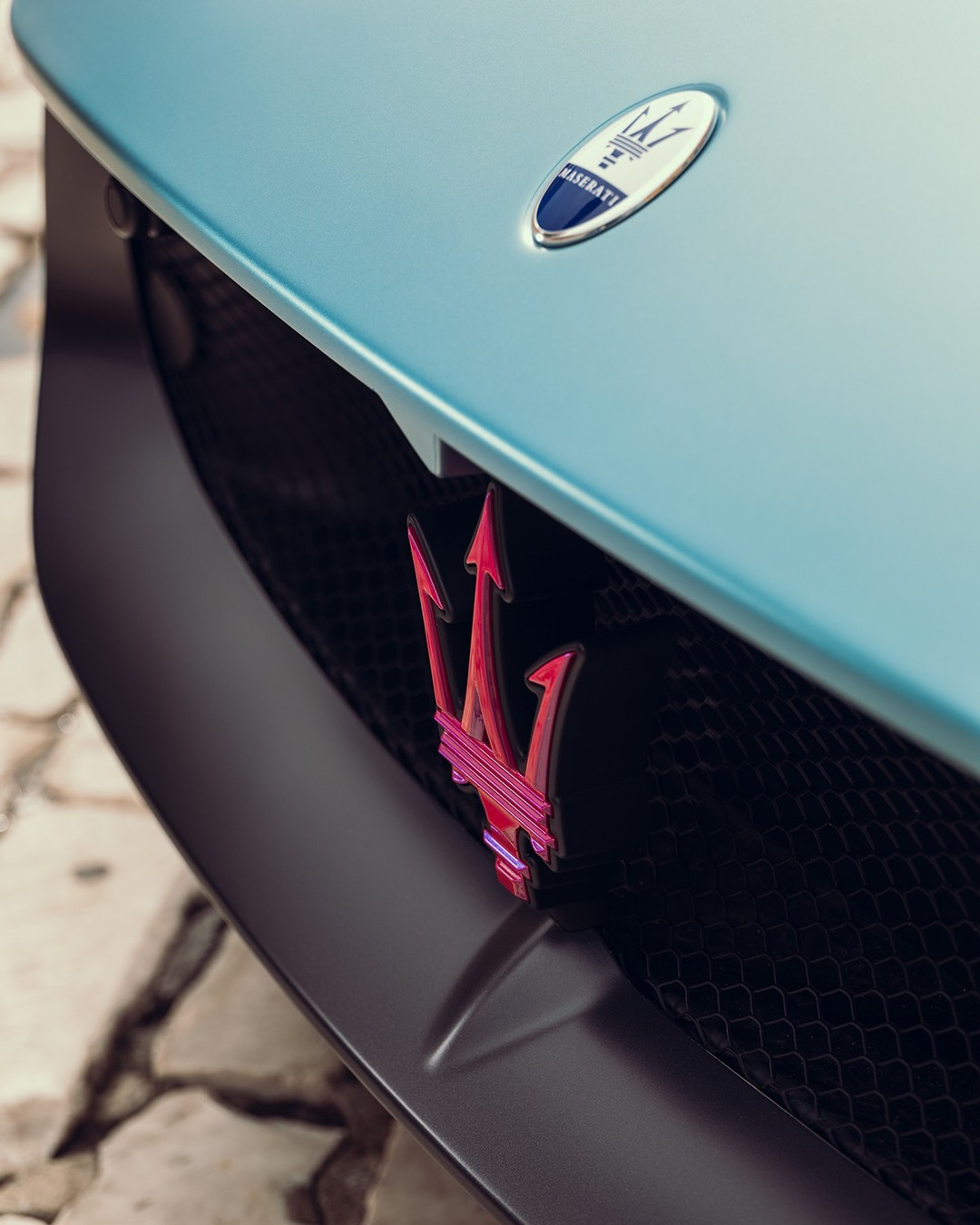 被风雕刻、为速度而生。玛莎拉蒂 MC20 Cielo 带着意大利手工的优雅和赛道