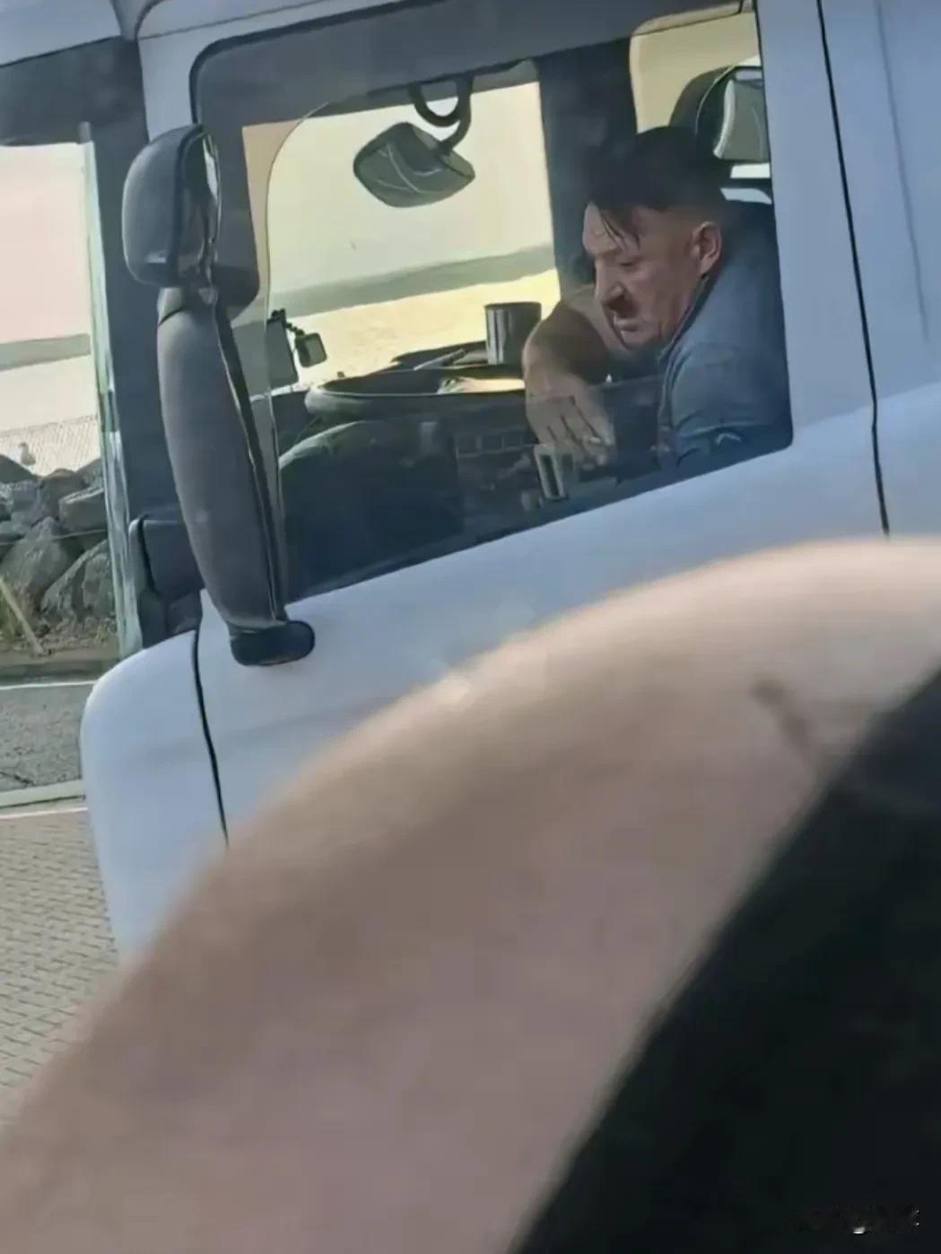 怎么看着这么眼熟呢？