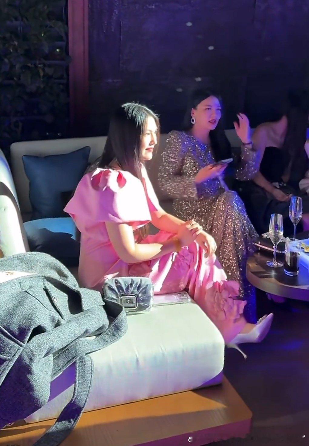 一眼以为粉裙子李湘呢原来王诗龄