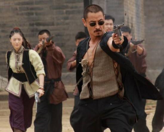 调侃抗日神剧·经典段子（接地气、不越界）
1. 别人打仗靠装备，神剧打仗靠开挂，