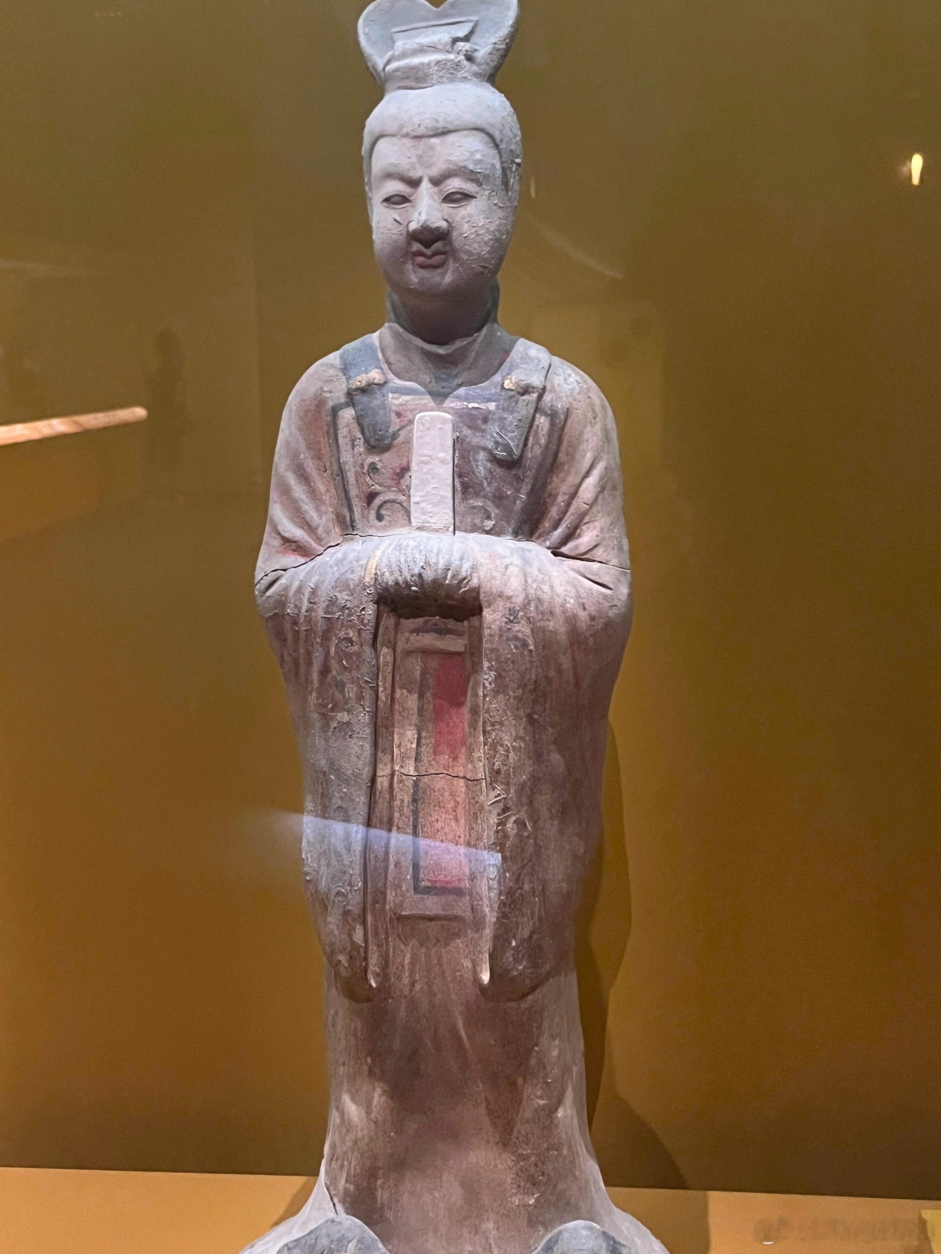 唐代文官俑。注意当时的文官也穿着胸甲。 