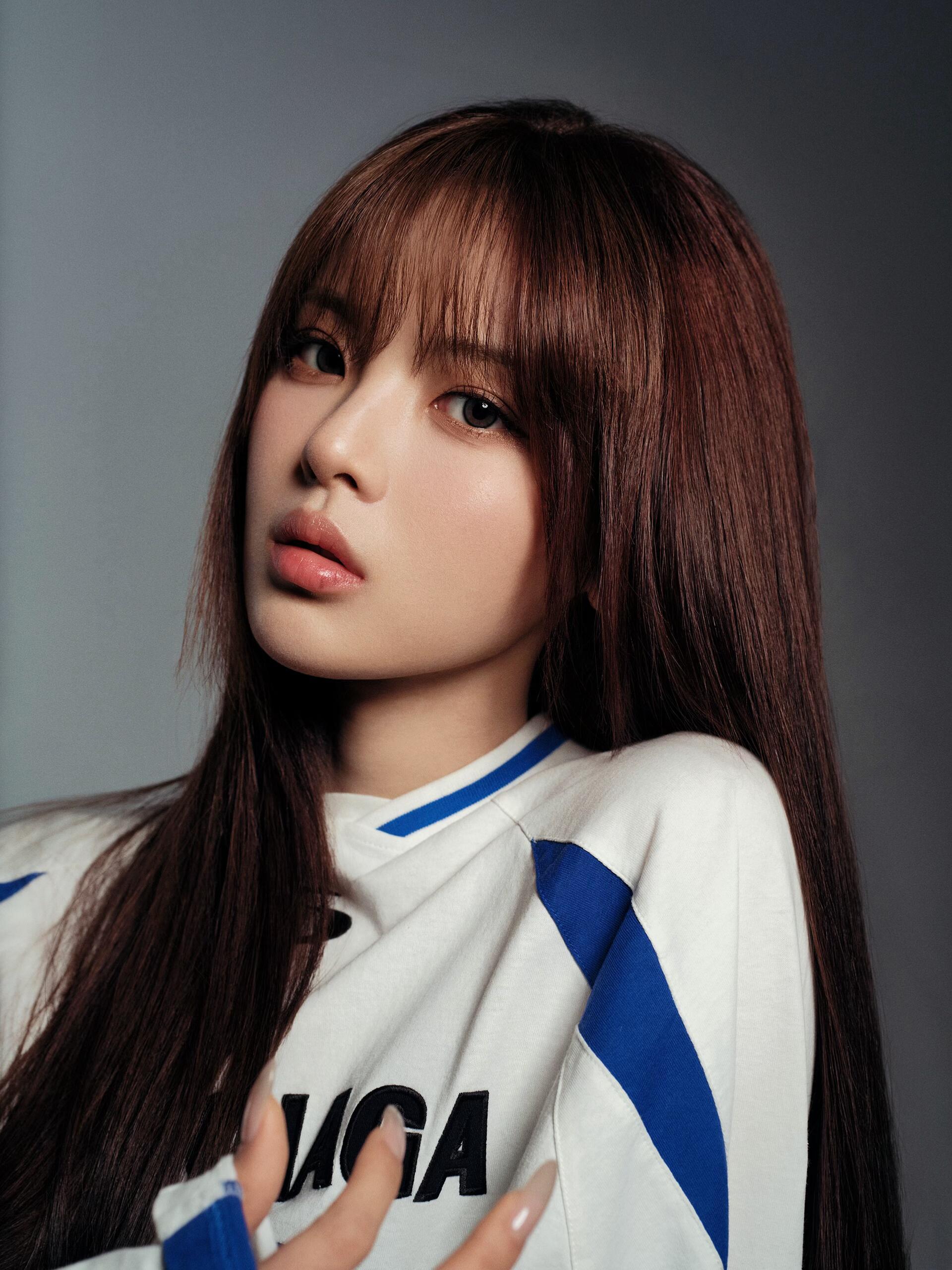 杨超越出发巴黎时装周，就这样冷脸萌！杨超越今日出发巴黎时装周，球衣造型好酷！ 